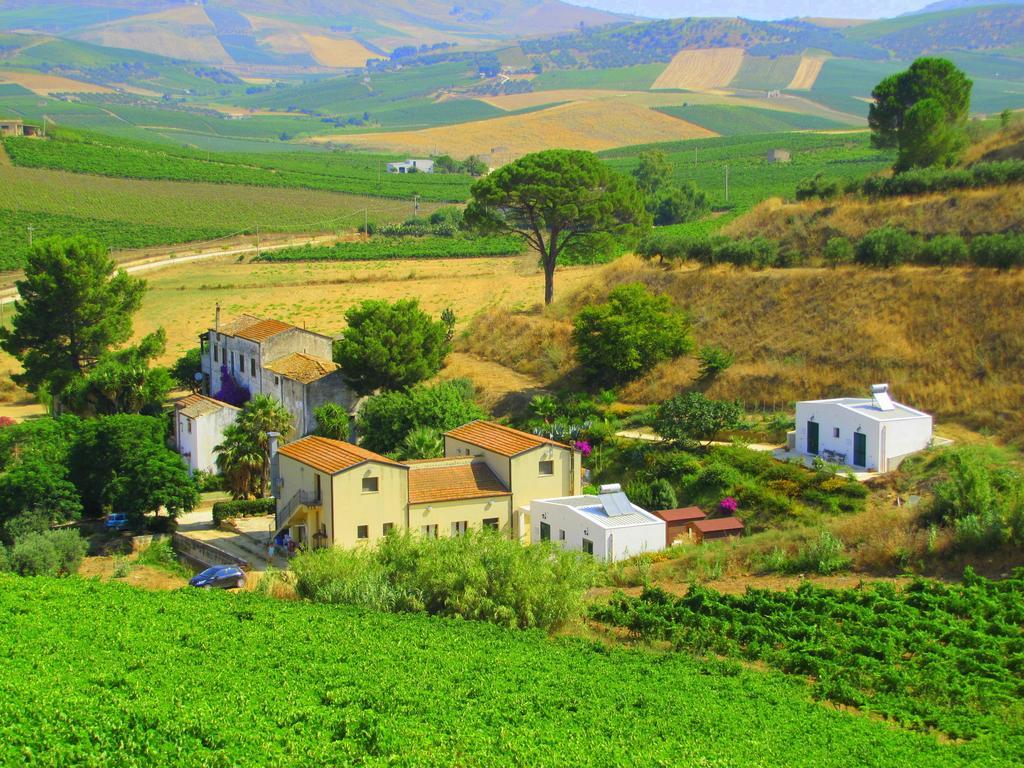 Вилла Agriturismo Tarantola Алкамо Экстерьер фото